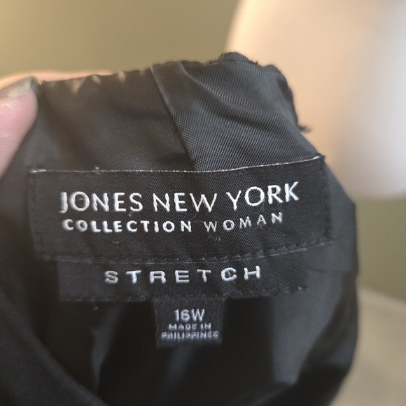 💚 2/$12 or 3/$16  Jones New York Classic Black Midi Dress - Picture 3 of 3